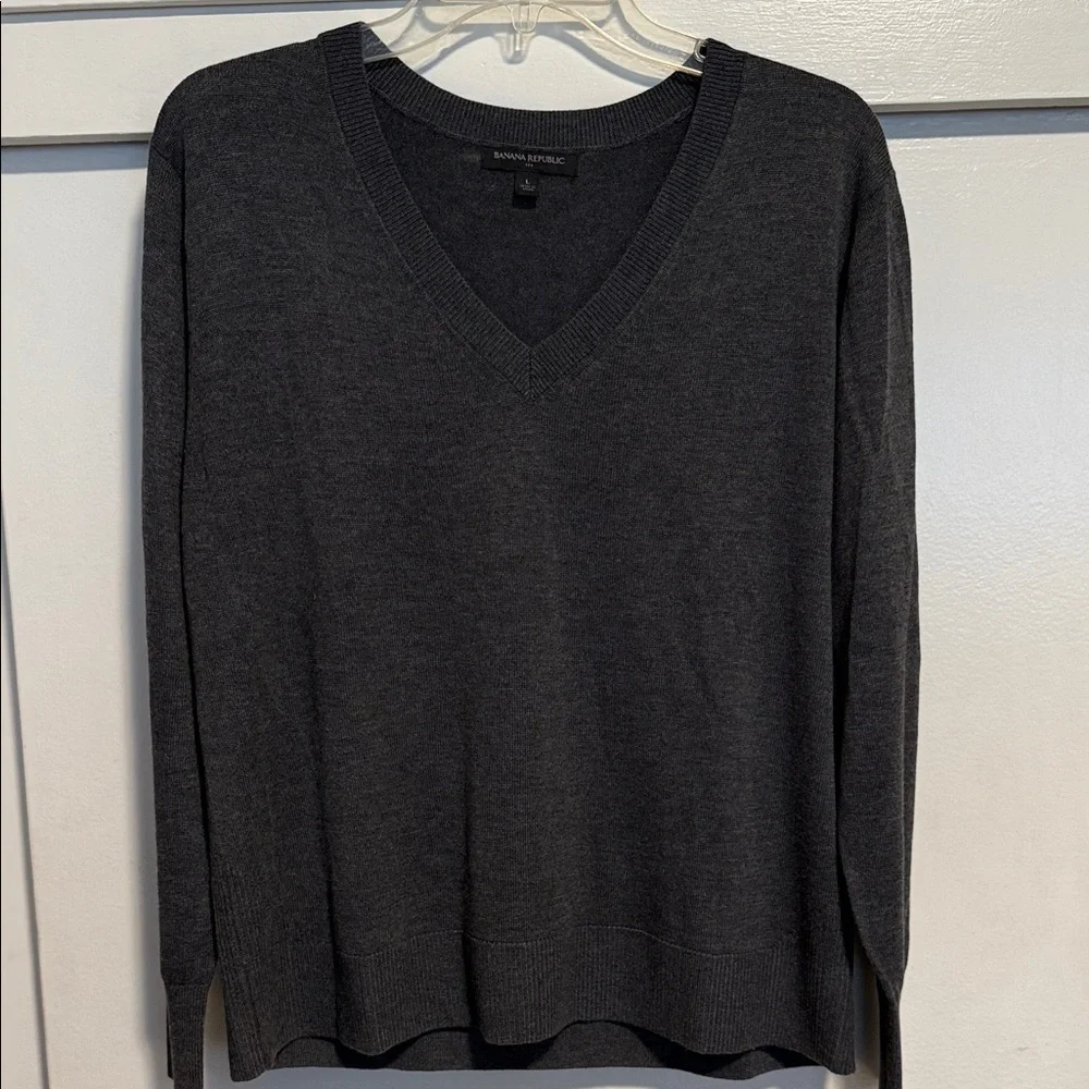 Banana Republic Charcoal V-Neck Sweater - Picture 3 of 4